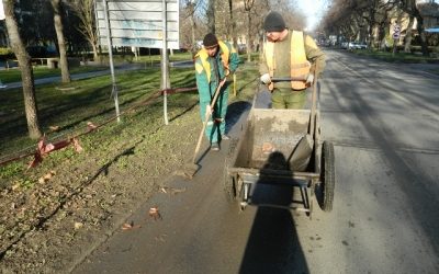 Čišćenje blata na putevima uz bankinu