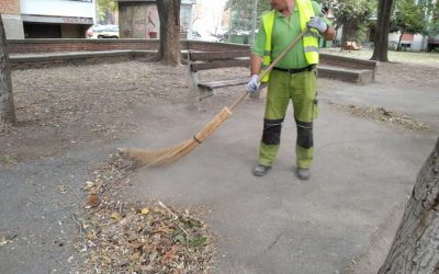 Naši radnici uredili dečije igralište na Selenči